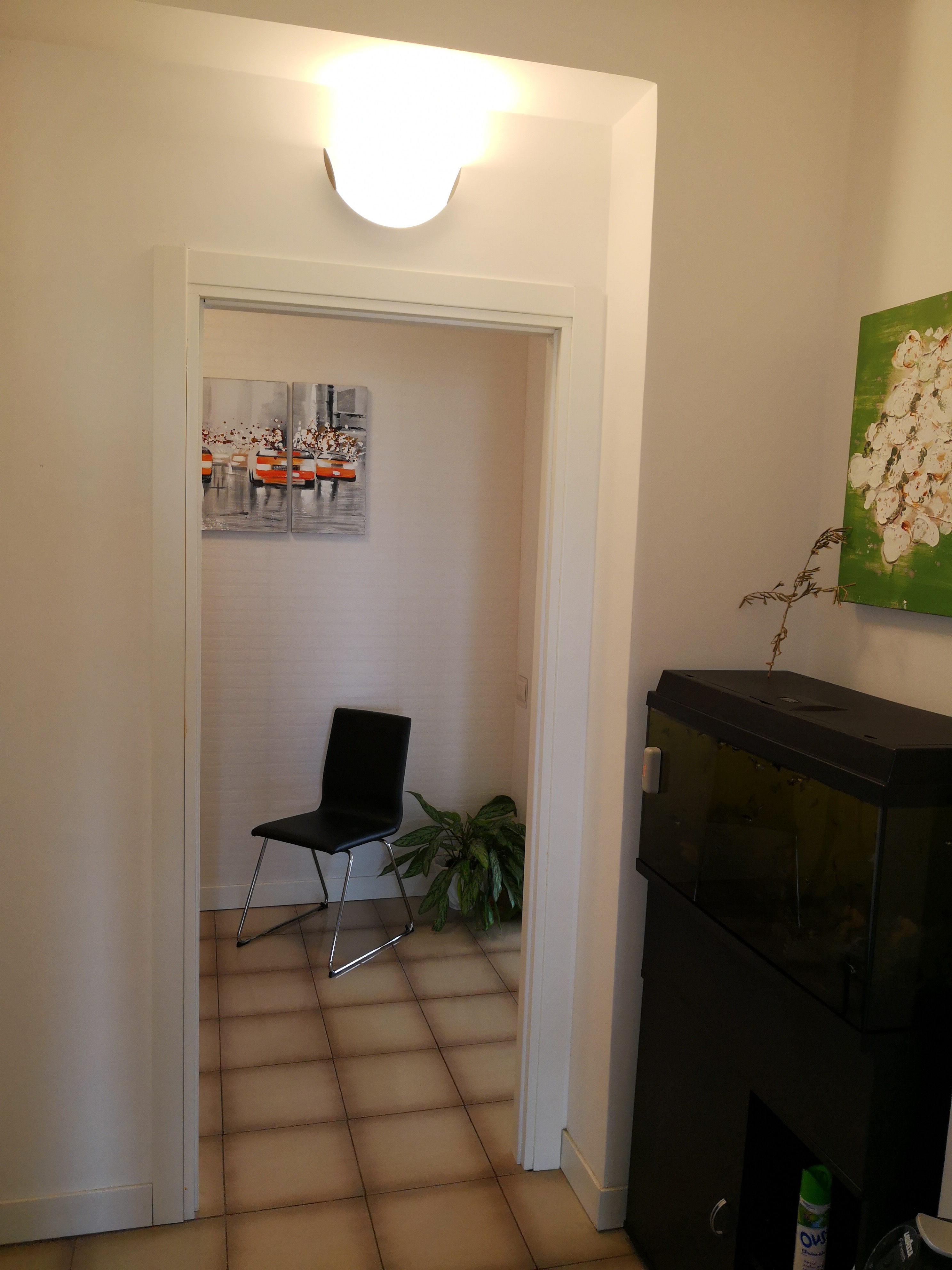 Sala d'attesa dello studio del Dott. Guzzardi Ierna, ozonoterapia a Roma Torrino
